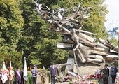 Uroczystości rozpoczęły się w samo południe 1 września. Po Mszy św. złożono kwiaty przy monumencie