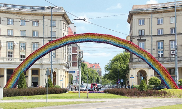 Czy płakać po „Tęczy”?