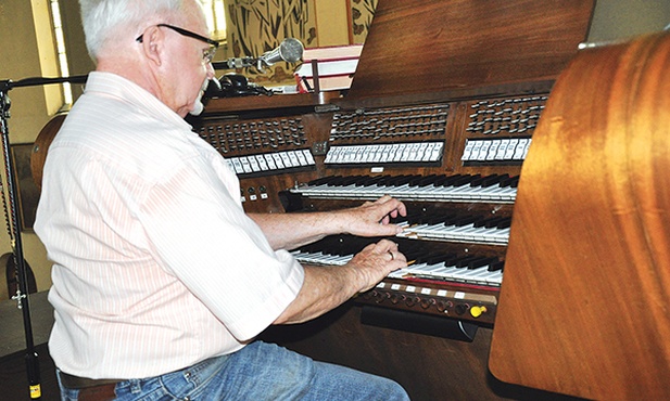  Alfred Bączkowicz przy organach
