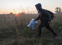 Migranci przerwali kordon policji
