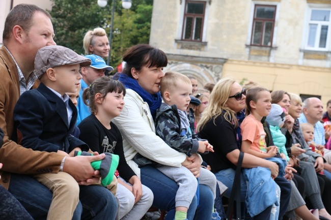 "Resursa" na lądach i morzach