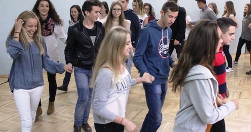 Integracyjne tańce belgijskie w polsko-hiszpańskim wykonaniu