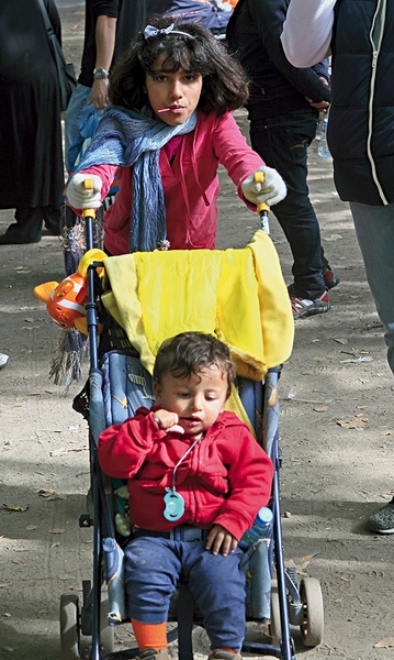 Dzieci uchodźców najszybciej dochodzą do siebie  – mówi Thomas de Vachroi