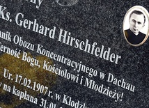  Na grobie bł. ks. Gerharda umieszczono napis po polsku, czesku i po niemiecku