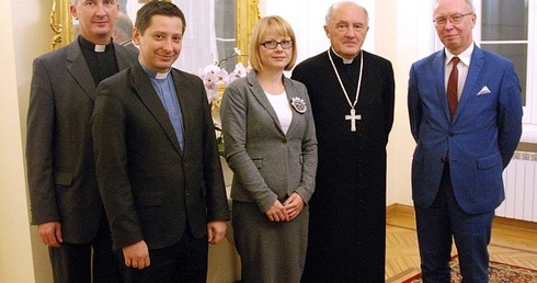 Kardynał z wojewodą o uchodźcach