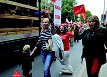 Maszerując po ulicach,  Słupszczanie oddali swój głos Jezusowi 