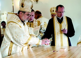 W ołtarzu szczecineckiej cerkwi umieszczone zostały relikwie bł. Jozafata Kocyłowskiego, zamęczonego w sowieckim łagrze biskupa przemyskiego