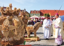 Poświęcenie dożynkowych wieńców