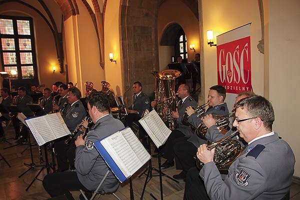 Konkurs literacki organizowany przez naszą redakcję i liceum salezjańskie cieszy się coraz większą renomą. Na zdjęciu koncert finałowy poprzedniej edycji w wykonaniu orkiestry Komendy Wojewódzkiej Policji we Wrocławiu