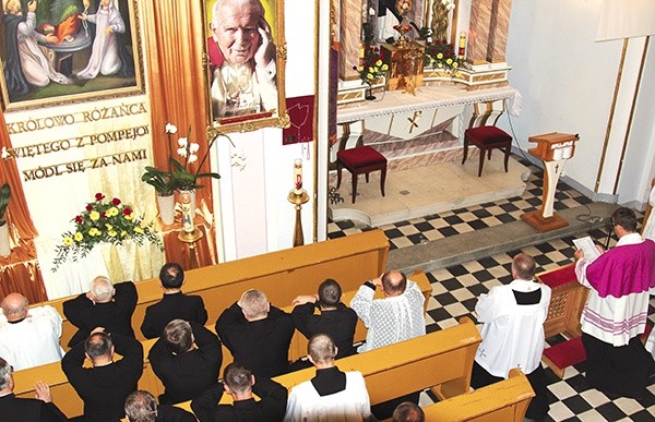  Bp Roman Pindel przewodniczył procesji i modlitwie na Kaplicówce