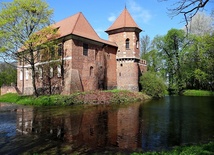 Ważą się losy zamku w Oporowie