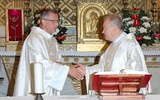 Ks. Brzyś (z lewej) i ks. Jeż