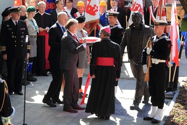 Odsłonięcie i poświęcenie pomnika płk. Kuklińkiego