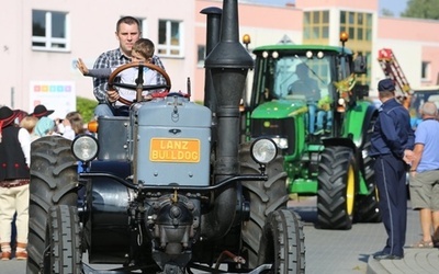 Ci wspaniali mężczyźni w swych warkoczących maszynach...