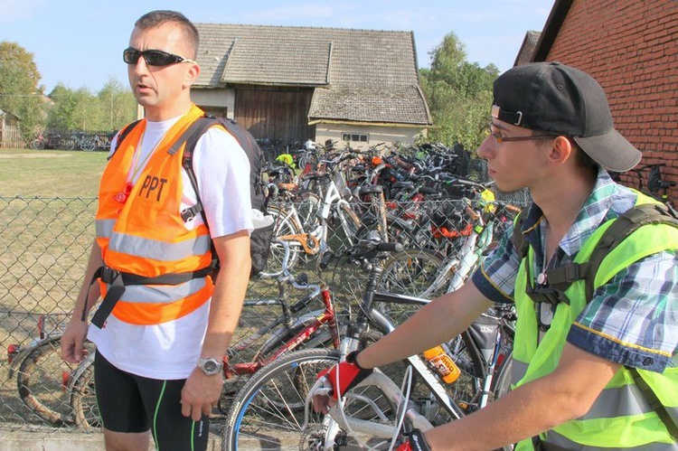 Pielgrzymka rowerowa młodzieży z okręgu dąbrowskiego do Zabawy