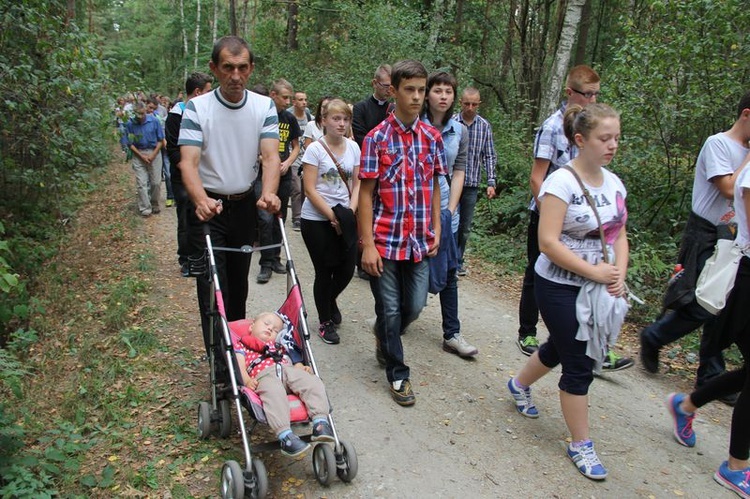 Pielgrzymka rowerowa młodzieży z okręgu dąbrowskiego do Zabawy