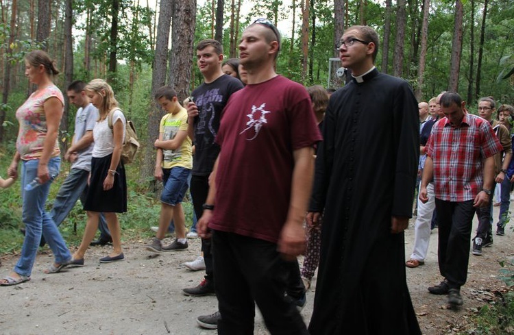 Pielgrzymka rowerowa młodzieży z okręgu dąbrowskiego do Zabawy