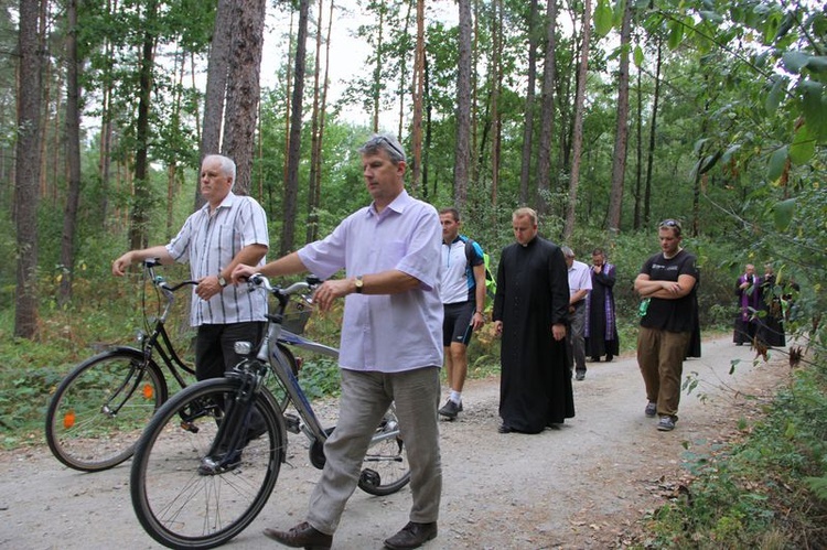 Pielgrzymka rowerowa młodzieży z okręgu dąbrowskiego do Zabawy