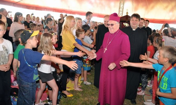 Papież przyjął rezygnację bp. Cieślika