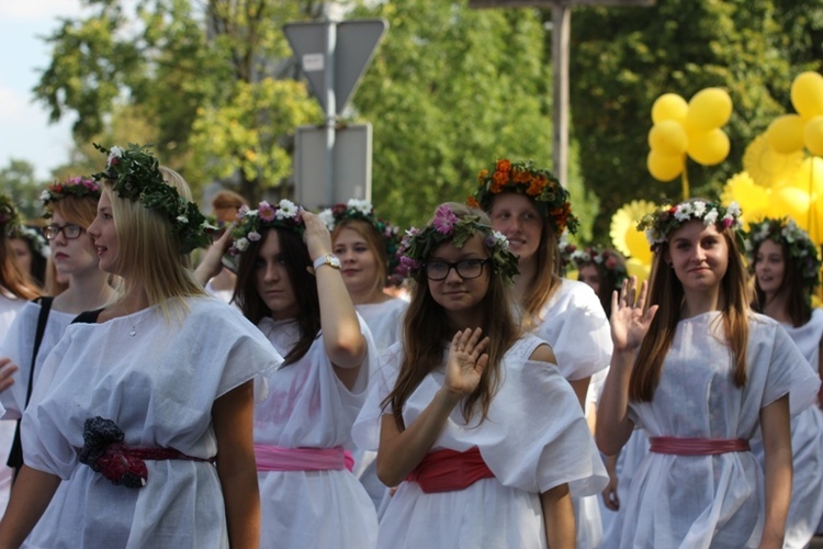 Skierniewicka parada otwierająca ŚKOiW w 2015 roku