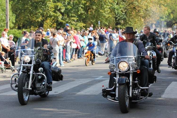 Skierniewicka parada otwierająca ŚKOiW w 2015 roku