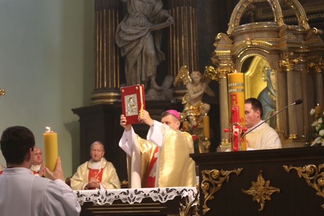 Powitanie obrazu Jezusa Miłosiernego w kościele św. Marii Magdaleny w Cieszynie