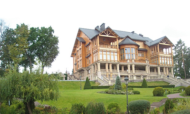 Klubowy dom „Honka” (od nazwy fińskiej firmy, która go zbudowała) to centralny obiekt rezydencji Janukowycza