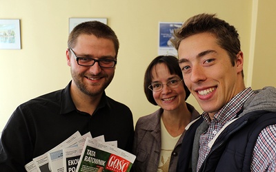  Redakcja A.D. 2015. Idąc z duchem czasu, nie można było odmówić sobie zrobienia selfie, czyli popularnej „fotki z ręki” 