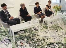 Prezydent Warszawy oraz pracownicy muzeum dziękowali mieszkańcom za ich wkład w budowę ekspozycji. Z publicznej zbiórki muzeum otrzymało prawie 1500 obiektów