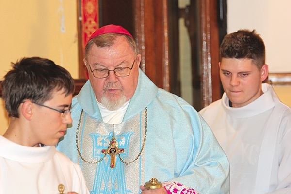  Uroczystej Mszy św. odpustowej dziękczynnej za osoby konsekrowane mieszkające w Nowym Mieście przewodniczył bp Antoni Pacyfik Dydycz