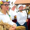 Dożynkowy korowód rozpoczął uroczystości wojewódzkie, które odbyły się w olsztyneckim skansenie