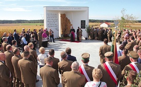  Poświęcenie XXVI stacji  i pamiątkowej tablicy poprzedziła Msza św., podczas której  nie zabrakło zawierzenia Matce Bożej Cierpliwie Słuchającej  i modlitwy za przyczyną patrona leśników – św. Jana Gwalberta