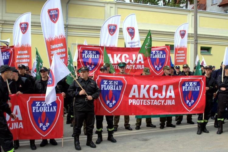 Protest służb mundurowych w Olsztynie