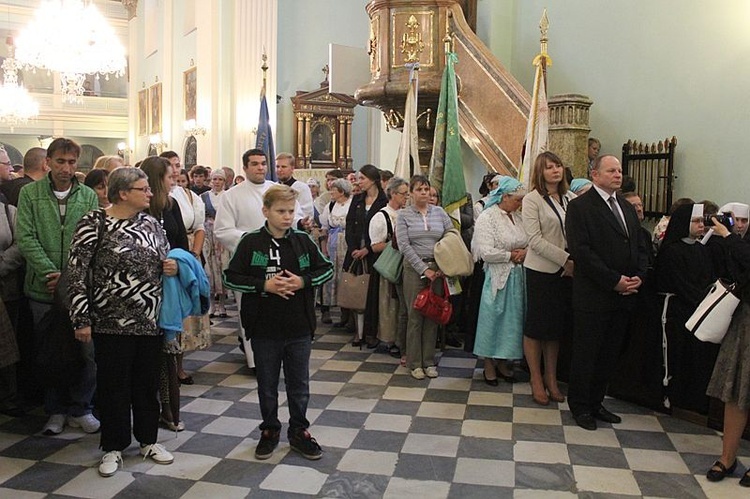 Wprowadzenie Znaków Miłosierdzia do kościoła św. Marii Magdaleny w Cieszynie