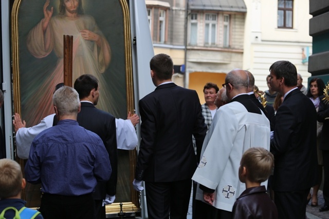 Zawierzenie szkół katolickich i parafii św. Marii Magdaleny