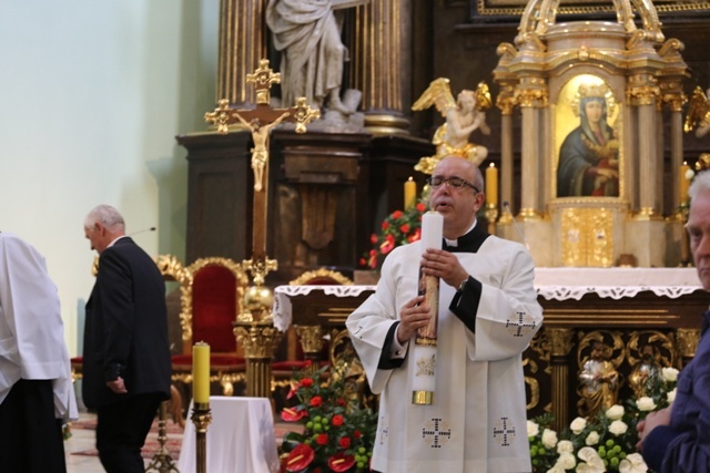 Zawierzenie szkół katolickich i parafii św. Marii Magdaleny