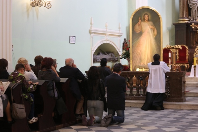 Zawierzenie szkół katolickich i parafii św. Marii Magdaleny