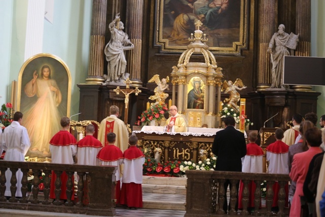 Zawierzenie szkół katolickich i parafii św. Marii Magdaleny