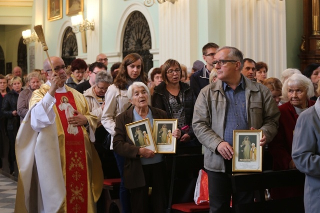 Zawierzenie szkół katolickich i parafii św. Marii Magdaleny