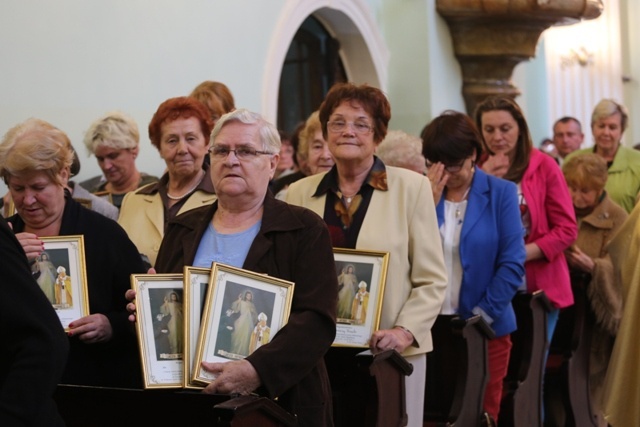 Zawierzenie szkół katolickich i parafii św. Marii Magdaleny