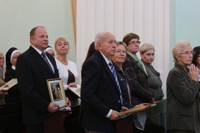 Zawierzenie szkół katolickich i parafii św. Marii Magdaleny