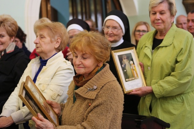 Zawierzenie szkół katolickich i parafii św. Marii Magdaleny