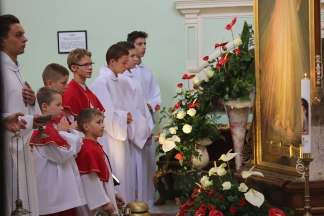 Zawierzenie szkół katolickich i parafii św. Marii Magdaleny