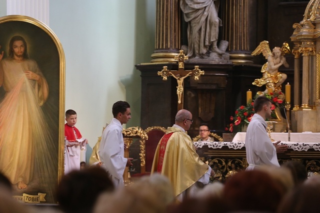 Zawierzenie szkół katolickich i parafii św. Marii Magdaleny