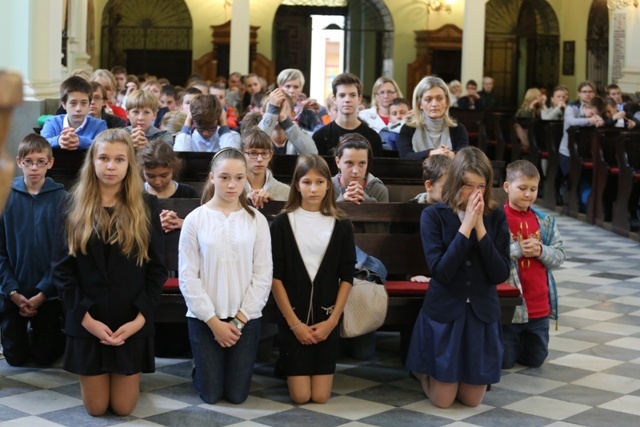 Zawierzenie szkół katolickich i parafii św. Marii Magdaleny