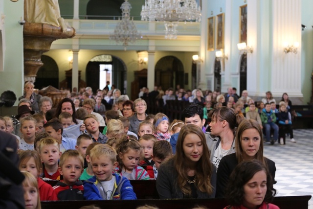 Zawierzenie szkół katolickich i parafii św. Marii Magdaleny