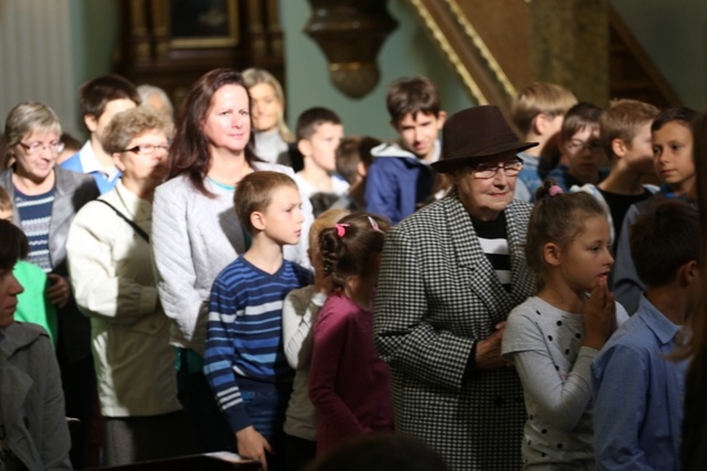 Zawierzenie szkół katolickich i parafii św. Marii Magdaleny