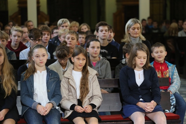 Zawierzenie szkół katolickich i parafii św. Marii Magdaleny