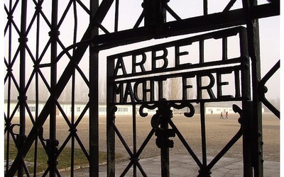 Niemcy wysłali uchodźców do... KL Dachau