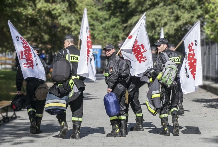 Premier zgasi strażaków?